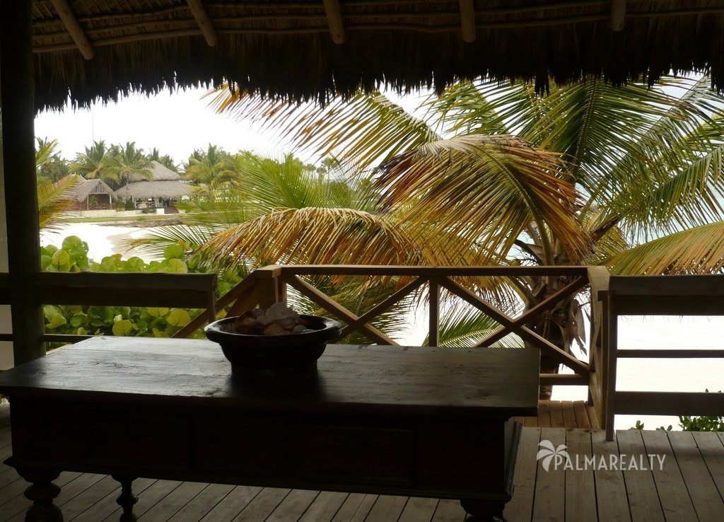Бунгало в Доминикане на берегу моря в резиденции Калетон (Вид на пляж с террасы)