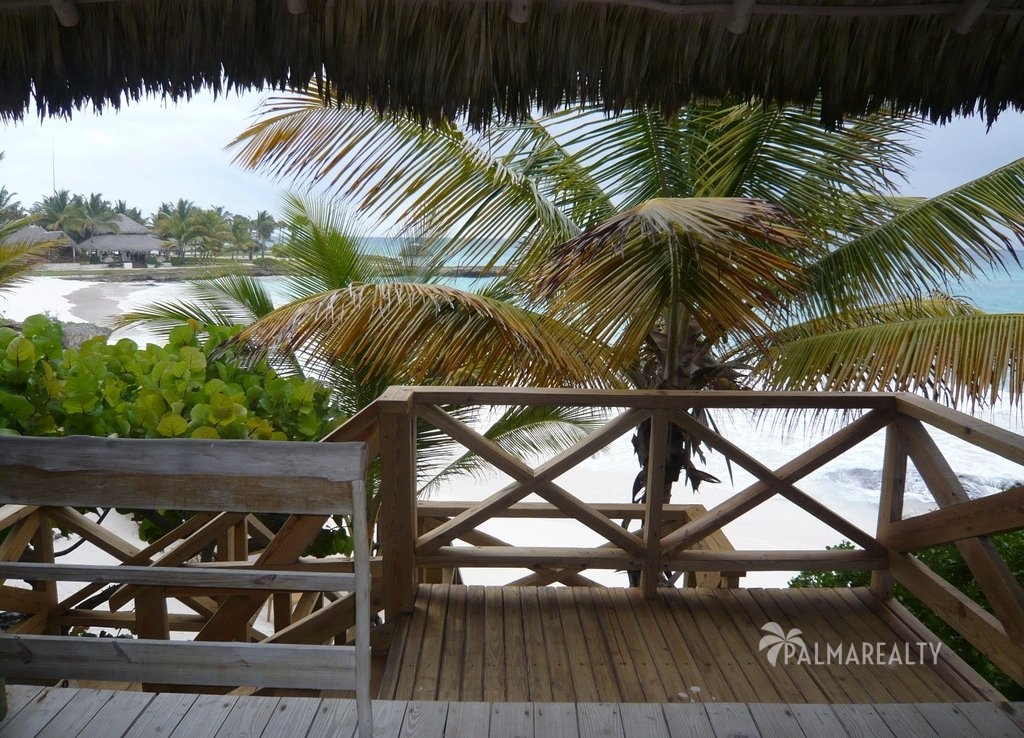 Бунгало в Доминикане с видом на пляж в резиденции Калетон (Caleton) на элитном курорте Кап Кана (Cap Cana)
