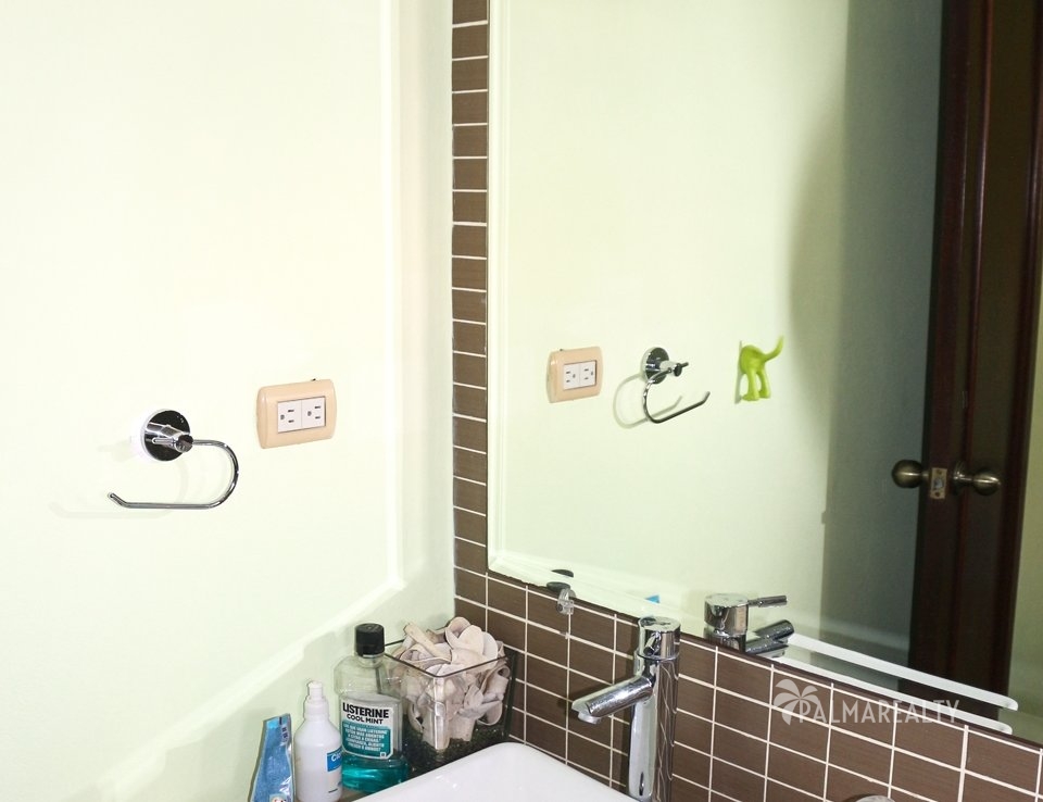 Ванная комната в зеленой спальне